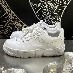 Nike Air Force 1 Pixel
